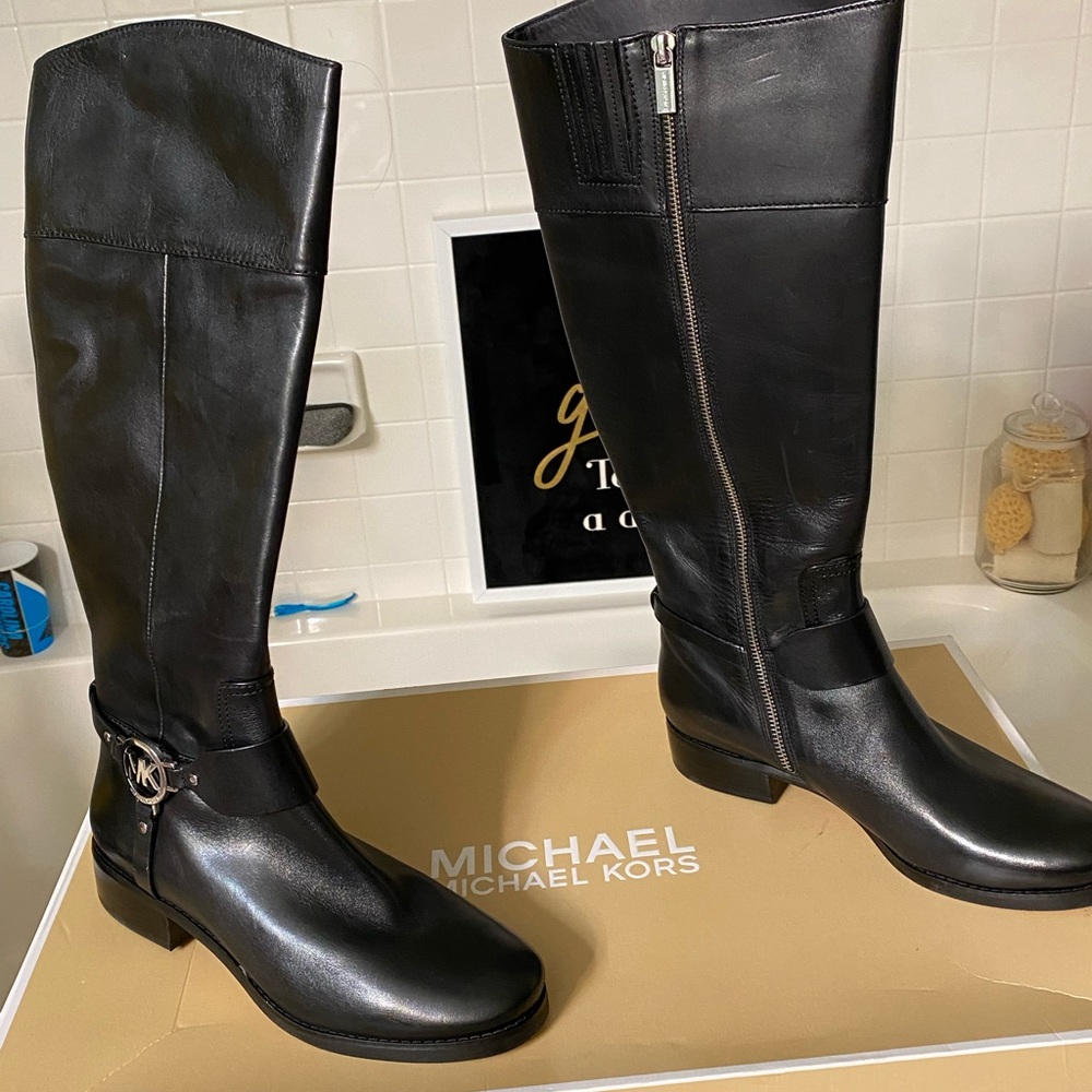 Michael Kors Women’s Boots Size 9 Never Worn